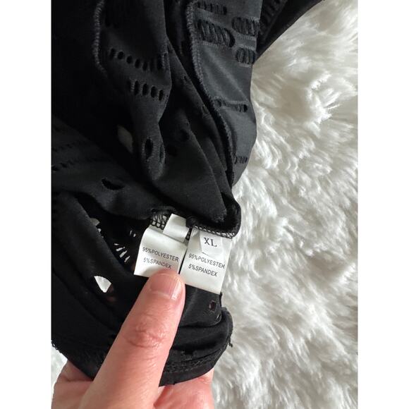 Peek a Boo set, long sleeve top with shorts size XL - Picture 2 of 4